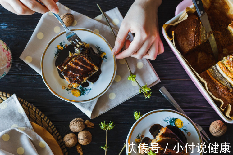 牛奶|天天补钙,为啥还缺钙?4种食物是钙的“克星”,可能你也爱吃