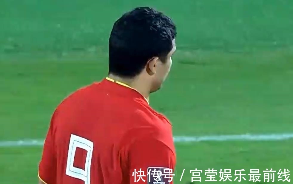 中国队|国足今晚最后时刻1镜头太寒心:艾克森当场对队友发泄不满!
