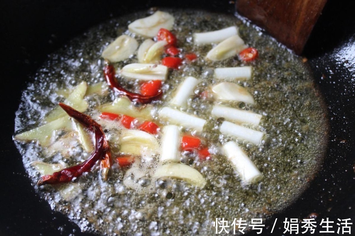 红椒|这大盘鸡看着就流口水,颜色鲜艳好吃,出锅2碗米饭不够吃