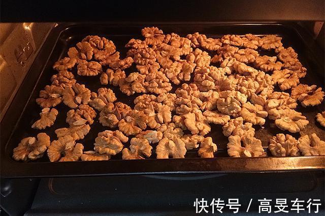 美味|黑芝麻核桃红枣糕,甜而不腻,营养美味,做法超简单