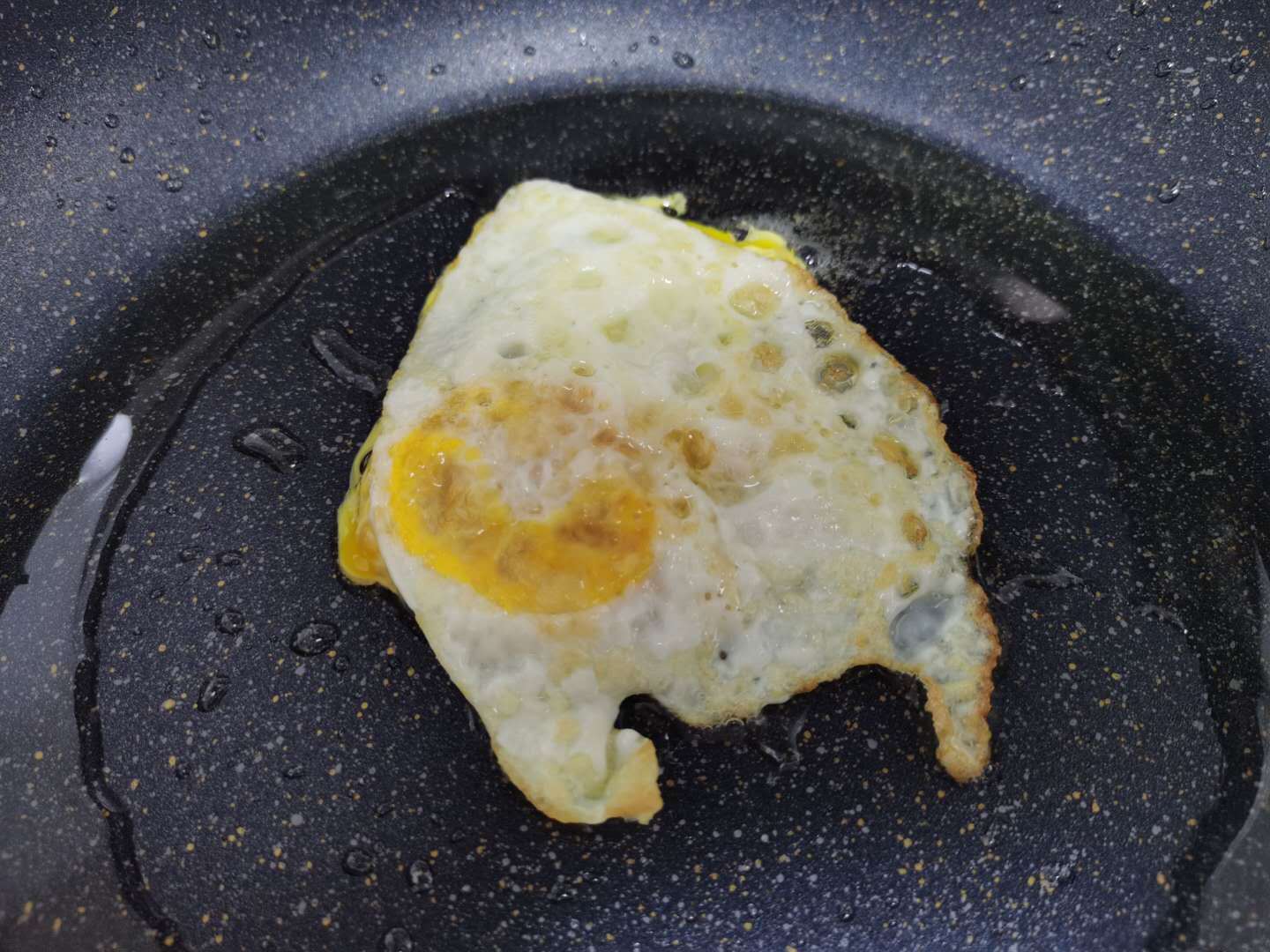 萝卜汤中加它一起煮，汤色奶白，又鲜又香，夏天离不开的美味