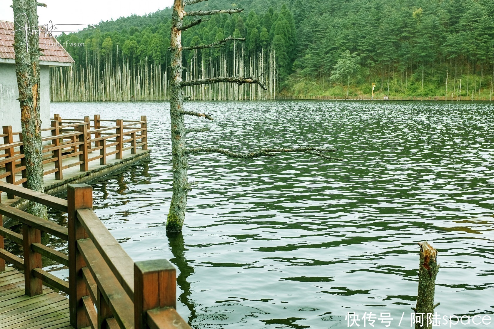 中年|在明月山发现武功山的“核心景区界碑”，可见两者的关系很不一般