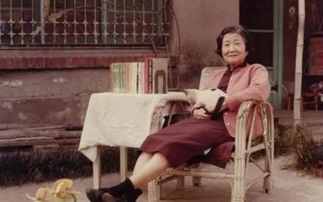 谦虚|在鲁迅面前她谦虚称“学生”,但鲁迅过世后,她用半生时间骂鲁迅