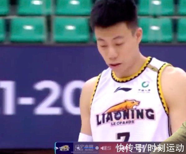 cb张镇麟郁闷一战:33分钟5投,5分钟几乎没摸球,4个队友都不传球