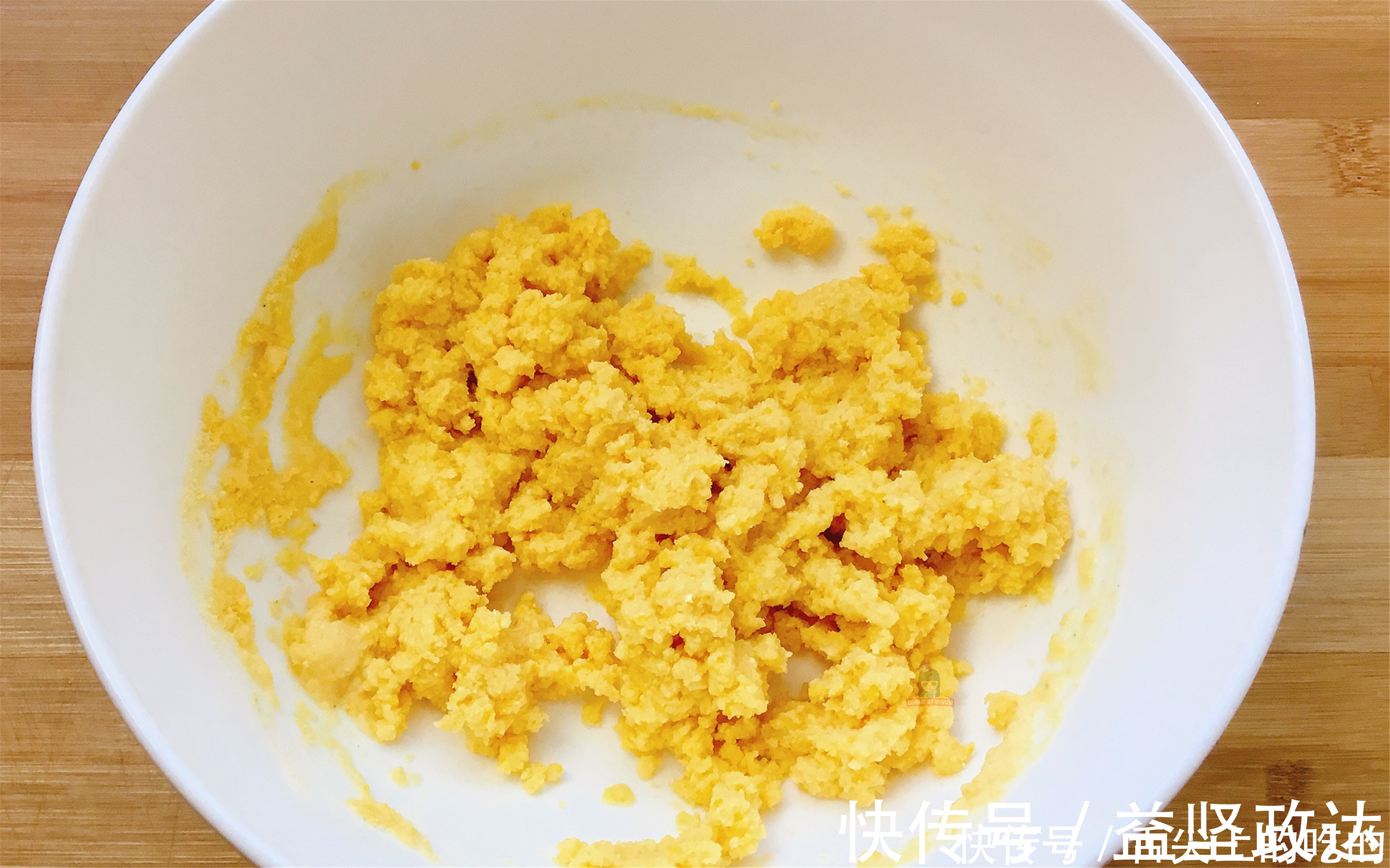 奶香玉米饼，柔软又香甜，老阿姨分享技巧，放一天不发硬