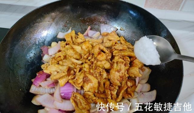 鸡肉片|这菜一次得炒两盘,减肥和长身体都需要,食材简单营养多,可香了!