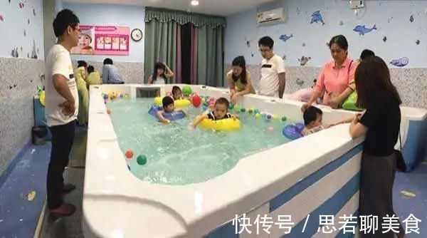 女婴|刚满月女婴在家游泳时窒息,家长就在旁边…都是这东西惹的祸!