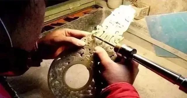 玉器|一个偏远的村庄,大多农户参与仿古玉器造假,引起了大家的关注