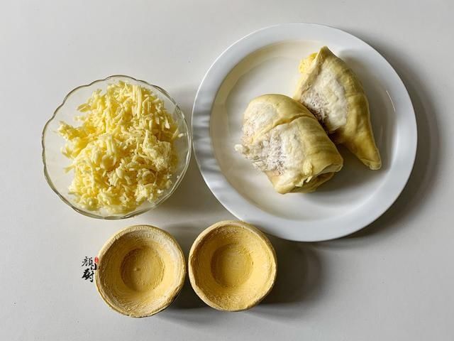 蛋挞皮|榴莲酥简单做法，几个蛋挞皮，一块榴莲，儿子说比买的还好吃