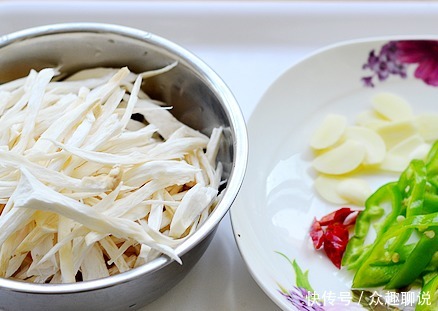 炒杏鲍菇总是不入味?学会这个杏鲍菇做法,口感鲜香吃着还入味