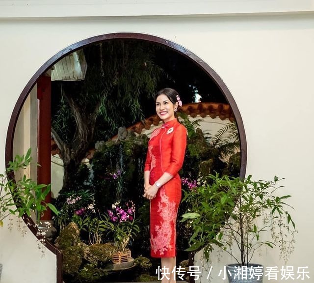 华裔王后|华裔王后苏提达晒旗袍漫画太美了!太有东方韵味,诗妮娜东施效颦