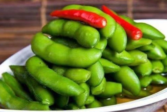 毛豆|女性过了35岁,常吃以下4种食物,能排毒减脂,补水嫩肤