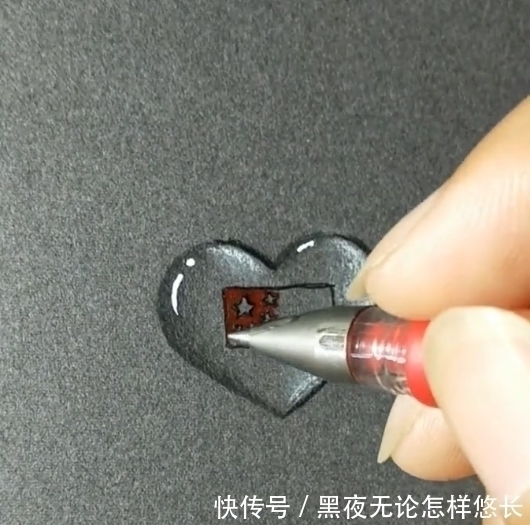 五星红旗!美术生画爱心水滴,还加了五星红旗,网友:又被美术生圈粉了