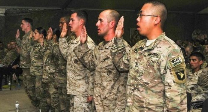 农夫与蛇&博士赵潘书,为入美籍在网络上诋毁中国,下场却很大快人心