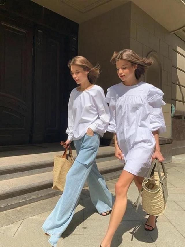 小姐姐|街拍,清爽的白背心搭配黑色紧身裤,非常的减龄