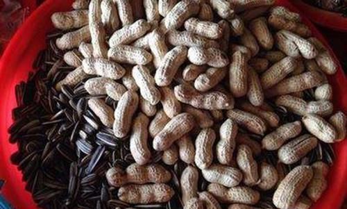 花生|花生和瓜子,一个降三高,一个长肉损健康,你真的会吃吗?