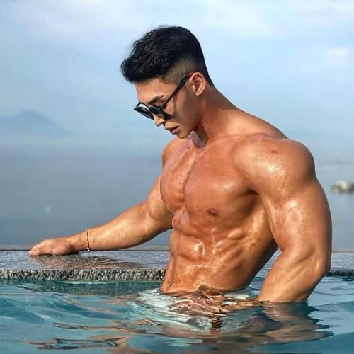 肌肉型男|胸肌+八块腹肌+麒麟臂,90后肌肉型男好精壮,给人真有安全感