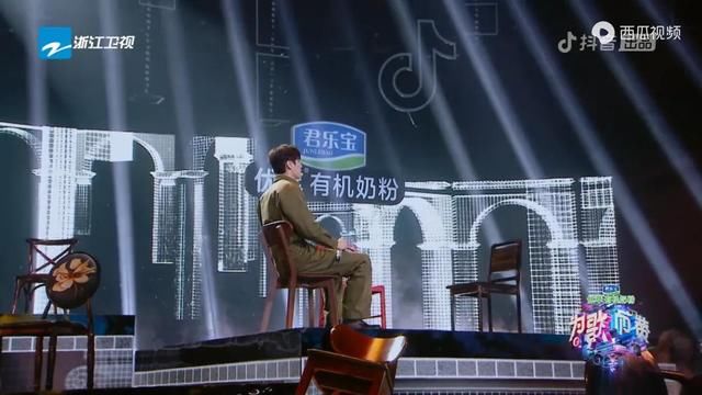 《为歌而赞》引热议:阿云嘎的音乐剧,靠这两点冲破职业困境