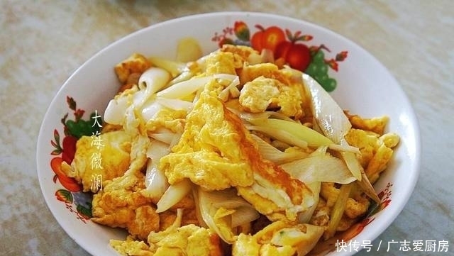 春天就馋吃这菜,炒鸡蛋比韭菜好吃,多加这一步嫩滑可口