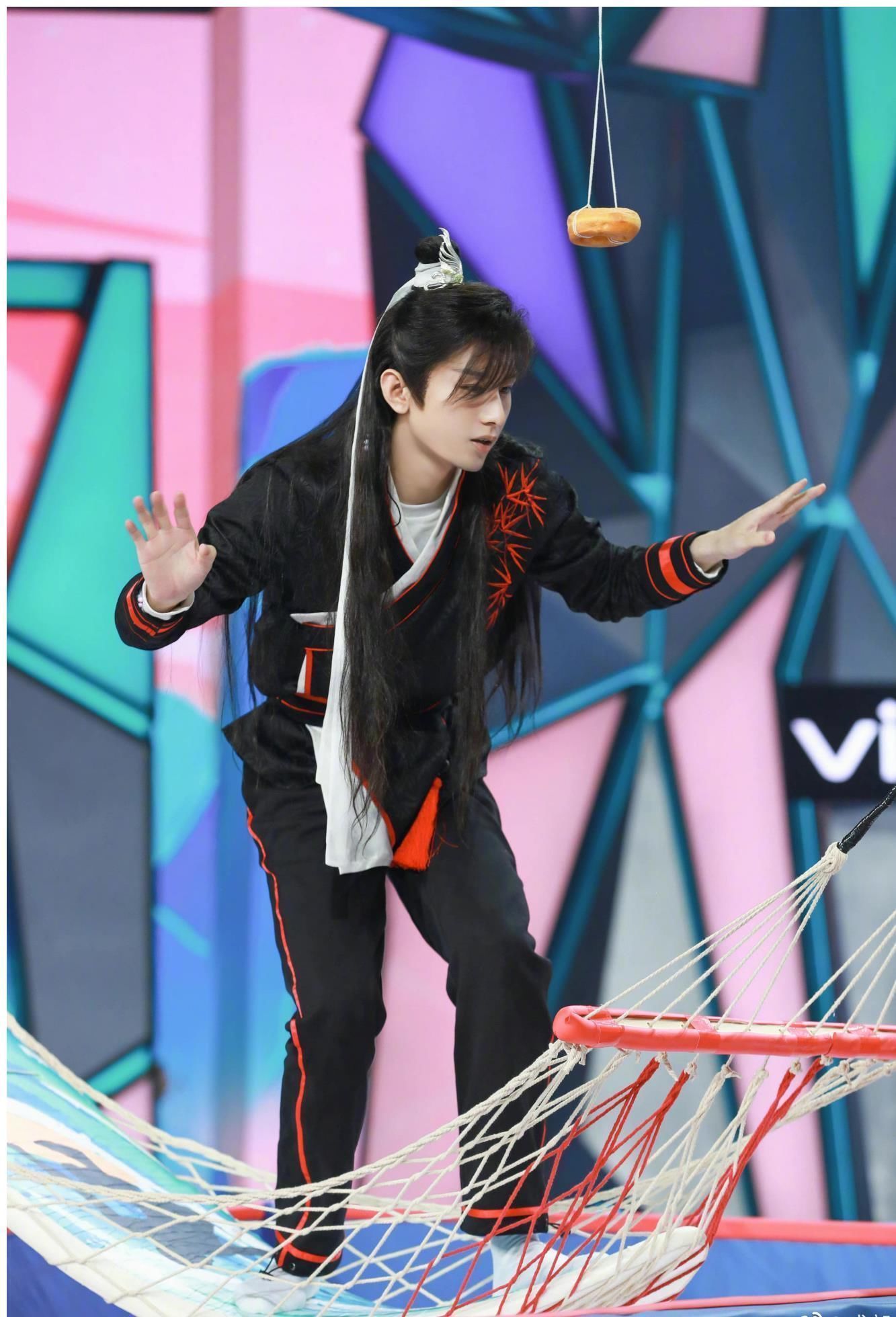 成毅《快本》古裝亮相!當(dāng)晚收視一路飆升,新晉流量不容忽視