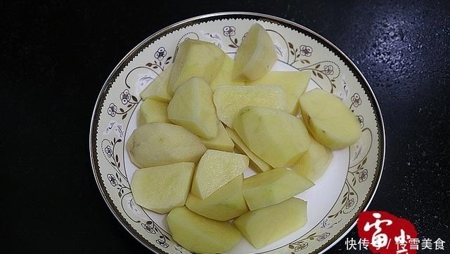 土豆别再炒丝了,像我这样烧,味道比鸡肉好!