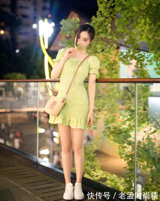 衬衫|初夏要穿得清爽有气质,学学清甜色彩的搭配