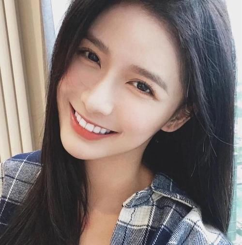 长期不涂口红的女生，嘴巴都成什么样了？看这3点就很明显！