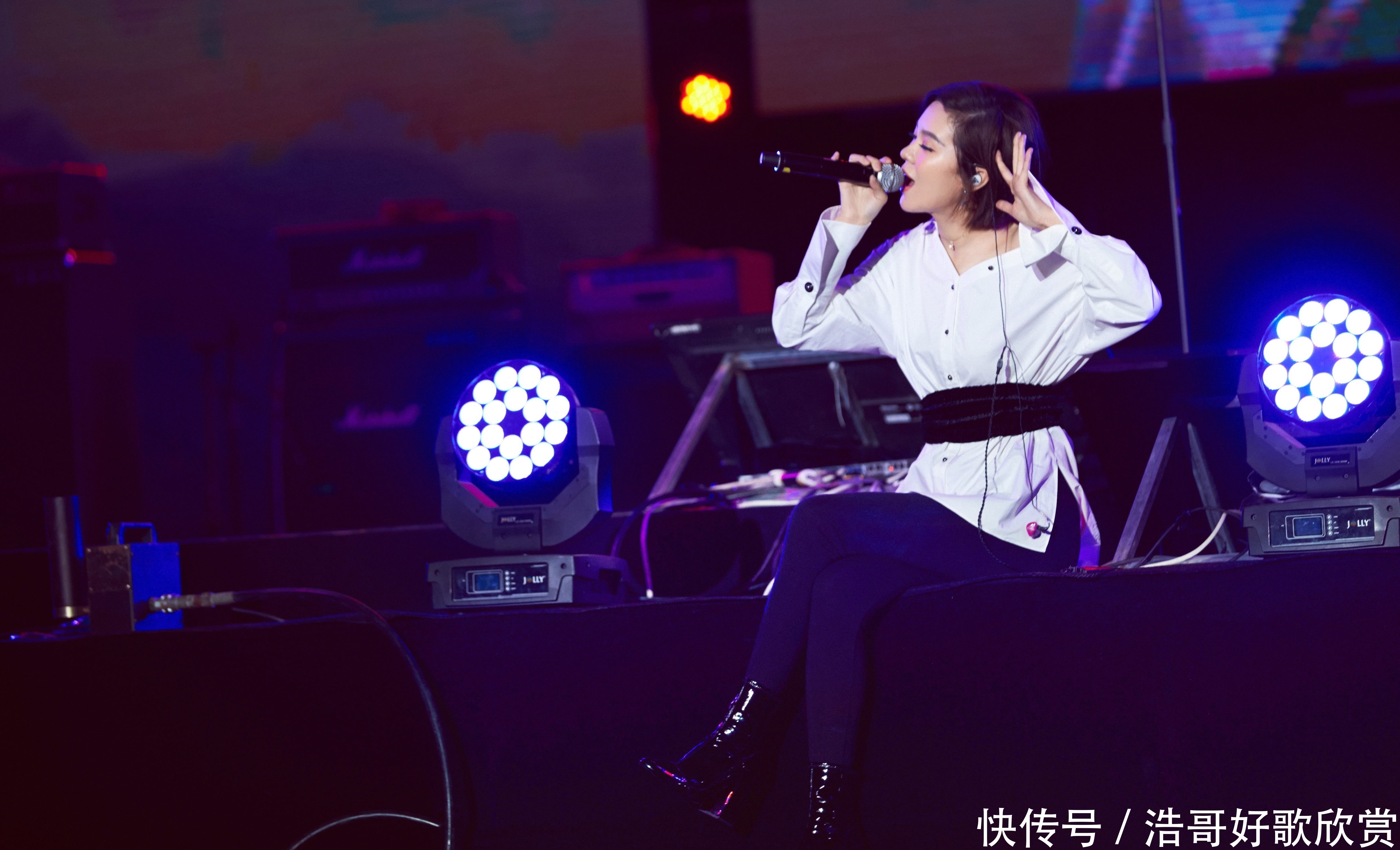 她曾是超女第4名混的比冠军还好，开演唱会一票难求，她到底是谁