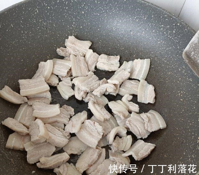 泡椒|酸包菜烧肉片,香而不腻,解馋下饭!