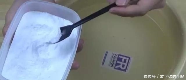 小苏打|枕头睡久了螨虫成窝,教你一个小诀窍,大小螨虫一扫而光