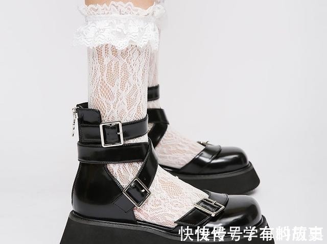 脚型 是时候穿凉鞋了!今年流行这几款,清凉显脚小!