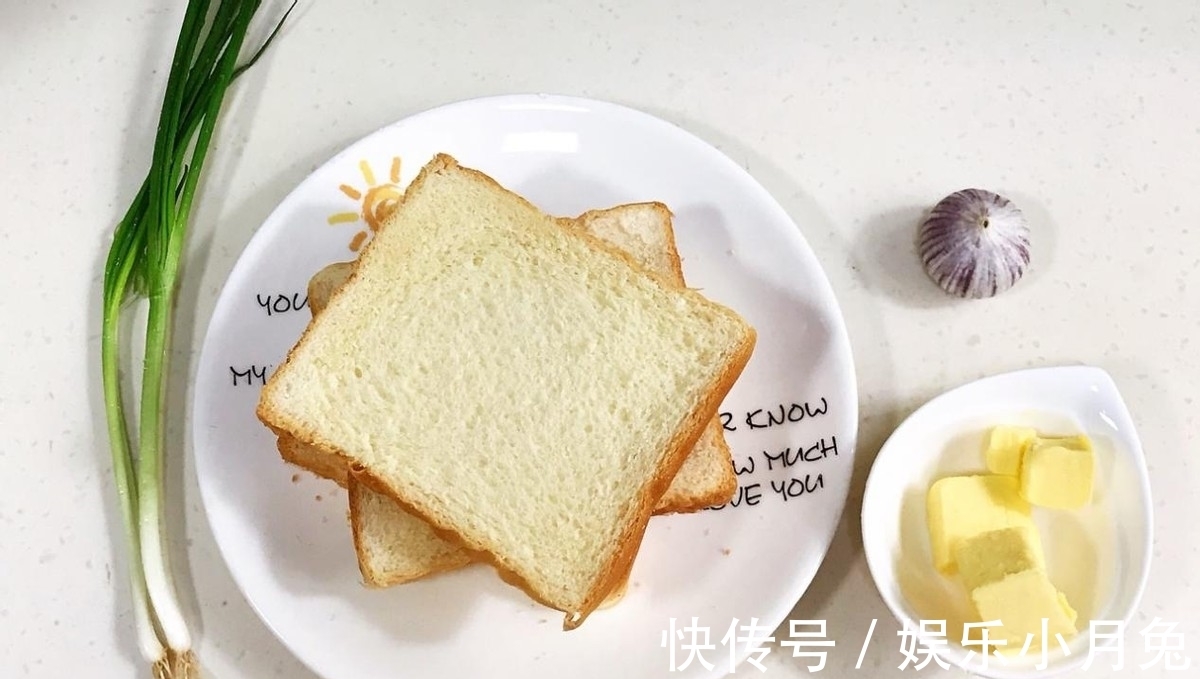 蒜泥|吃剩下的吐司再加工，做成蒜蓉吐司条，大人孩子都爱吃