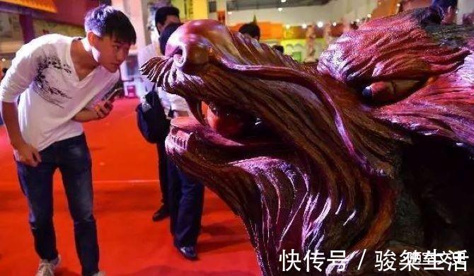 师傅|木雕师傅花200万打造一件作品,雕好后开价千万,至今没有卖出