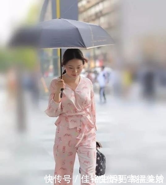 美女|气质典雅的“睡衣”美女,犹如“画中”走出来