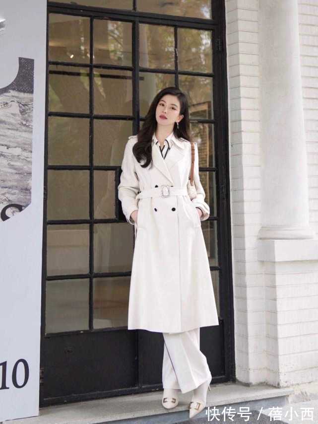 美眉 “小黑裤”out了!2022年最流行穿小白裤,学博主这样搭配很高级
