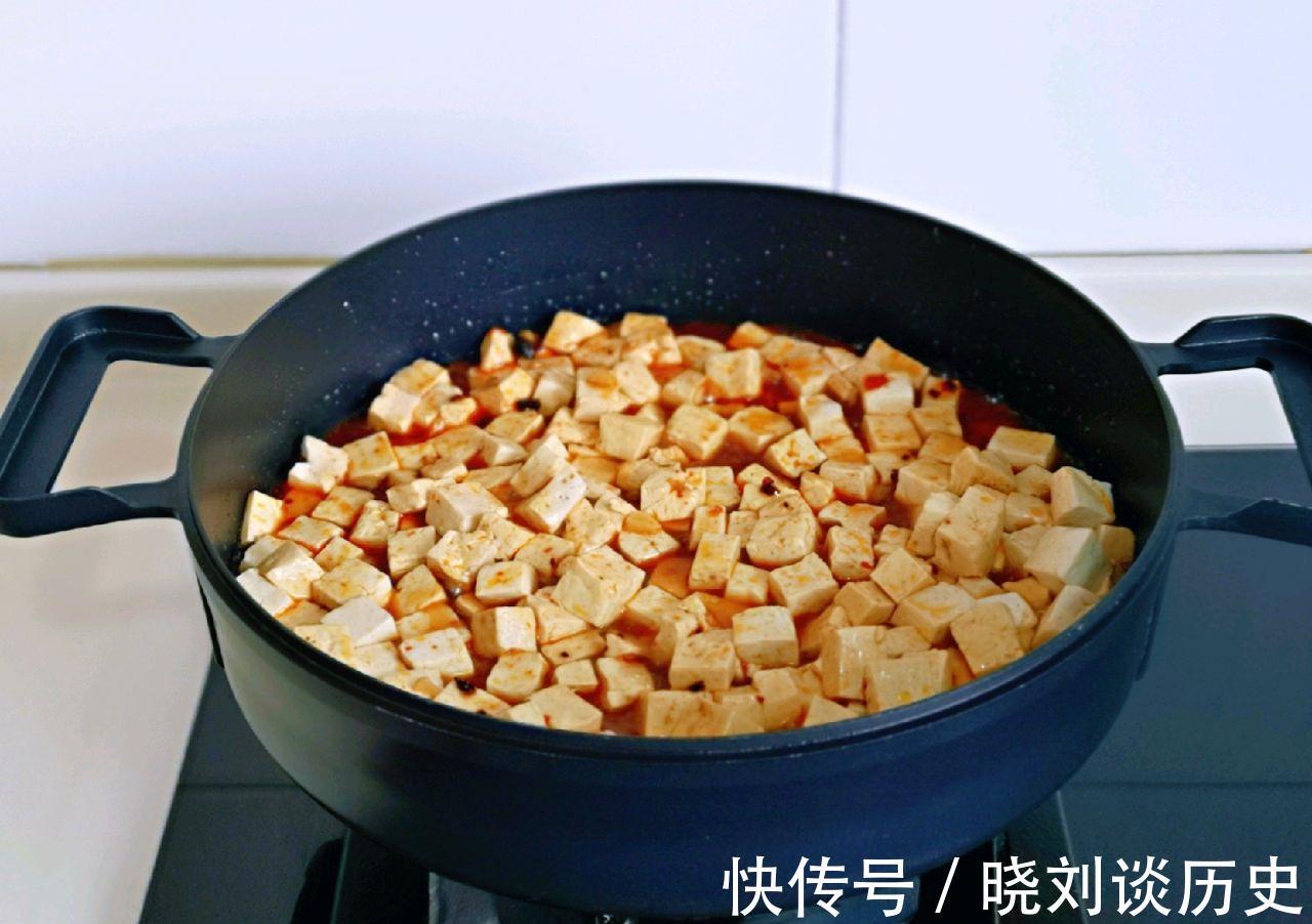 美味佳肴|豆腐这样吃，鲜嫩可口还下饭，不到2块钱，就能做一大盘