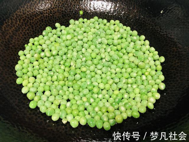 豌豆|天热少吃肉多吃豆，遇到碱性豆子多买点，营养丰富，夏天吃很合适