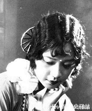 总理|郭沫若娶第3任妻子时,周恩来总理不满,开了一句玩笑让郭尴尬不已