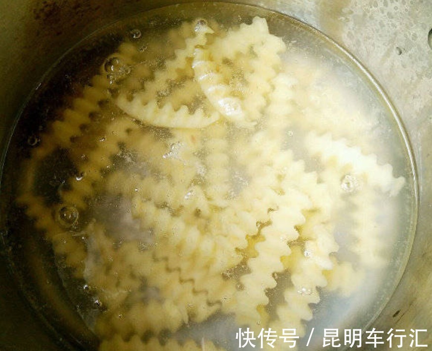 土豆|夏天没胃口就凉拌土豆吃吧,味道咸香微辣,口感绵软,非常下饭