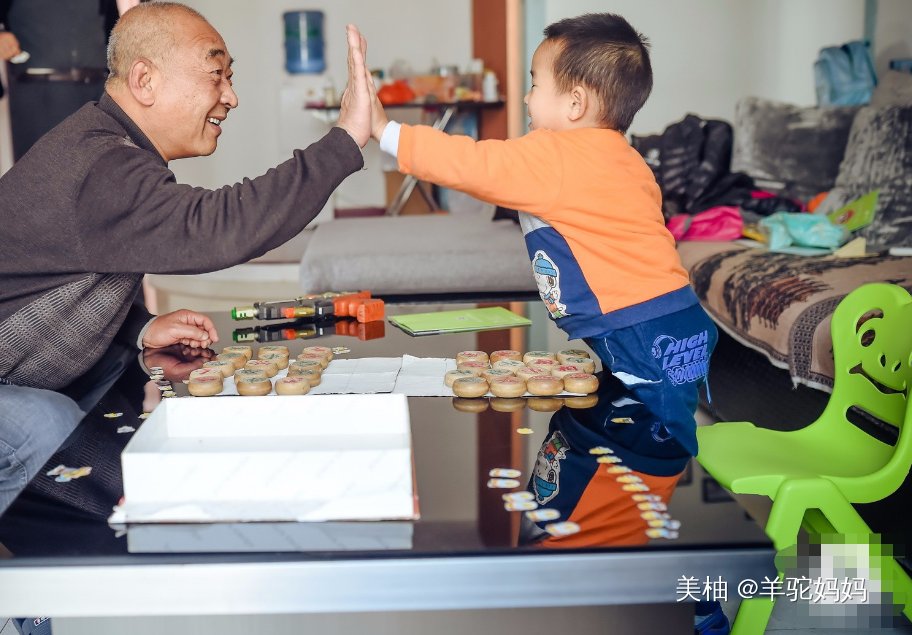 爷爷奶奶更爱孩子还是姥姥姥爷更爱孩子？别争了，有科学依据证明