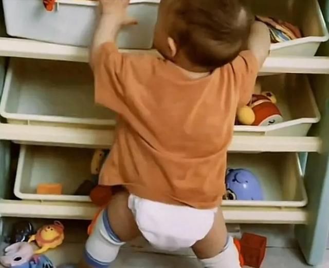 宝宝|一两岁的宝宝总喜欢“翻箱倒柜”,他们在找什么?3个原因要了解