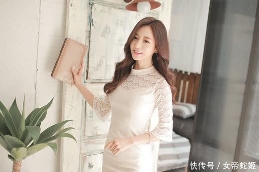 孙允珠:嫩粉色千鸟图针织连衣裙,每日一珠