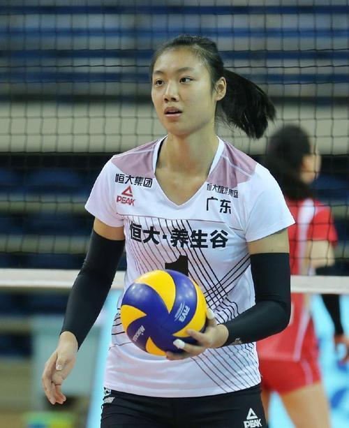 接应|惊喜,女排陷入新老交替,接应位置3大青年人才出现,未来可期