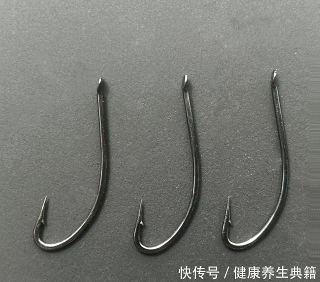 盘点3款针对小鱼的钩型优劣势,冬季钓鲫鱼,千万别选错!