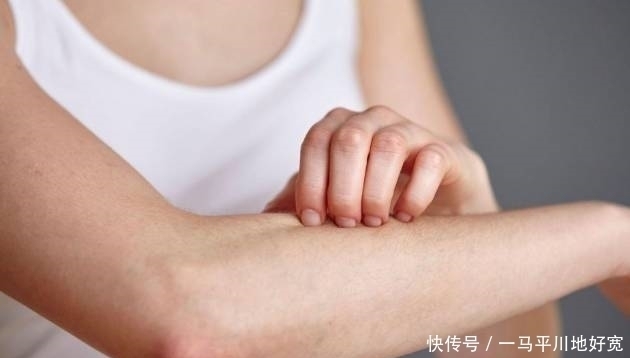 女生每天洗完澡后这么做，皮肤更嫩滑