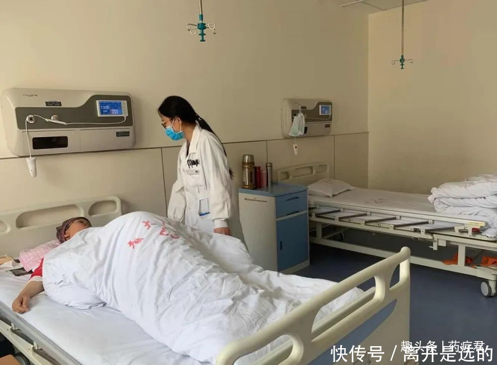 女子背部肩部总是有血印,以为是内衣勒得,检查结果承受不住