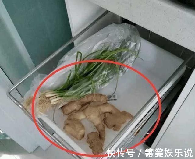 橱柜|巧妙的儿媳这样改变了橱柜,再买的菜不再扔在地上,邻居们正在模仿