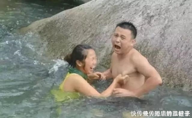 |爆笑段子：今天中午饭点时，我科室主管突然递给我一百块钱！