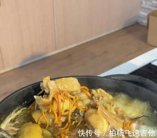 煲汤|大人，小朋友都合适的秋天滋补好汤，鲜美醇香，能安宁心神！