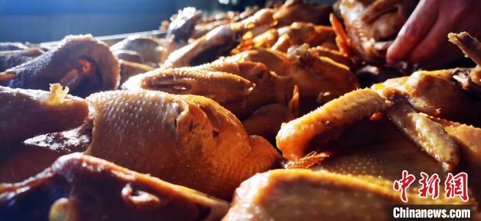 烧鸡|探访百年丝路美食“静宁烧鸡”：闻香千里外，味从鸡肉来